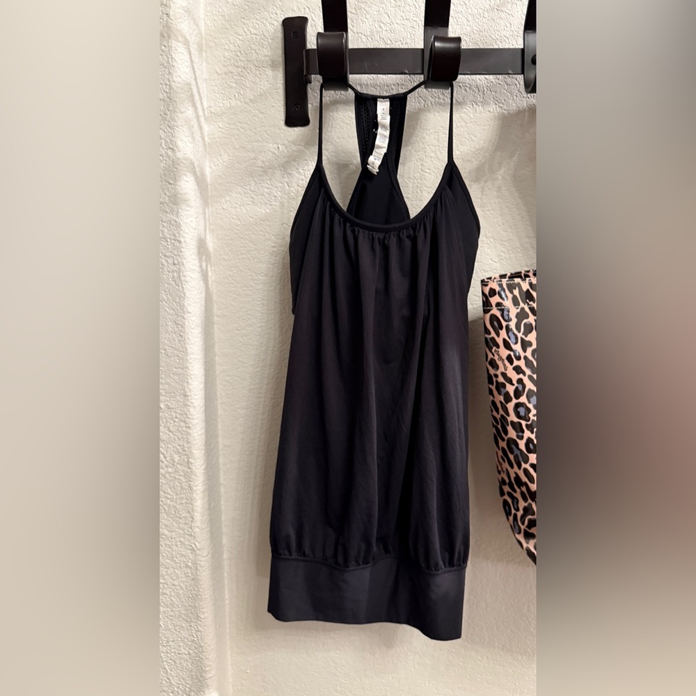 Lululemon tank yoga black size 8